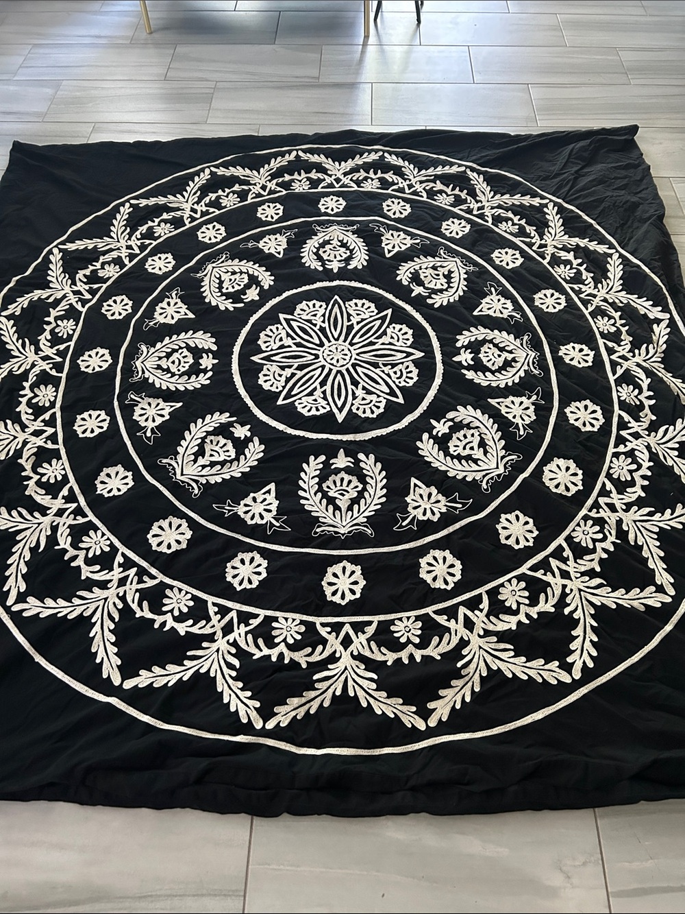 Pottery Barn Black and White Embroidered Medallion Comforter with 2 pillows